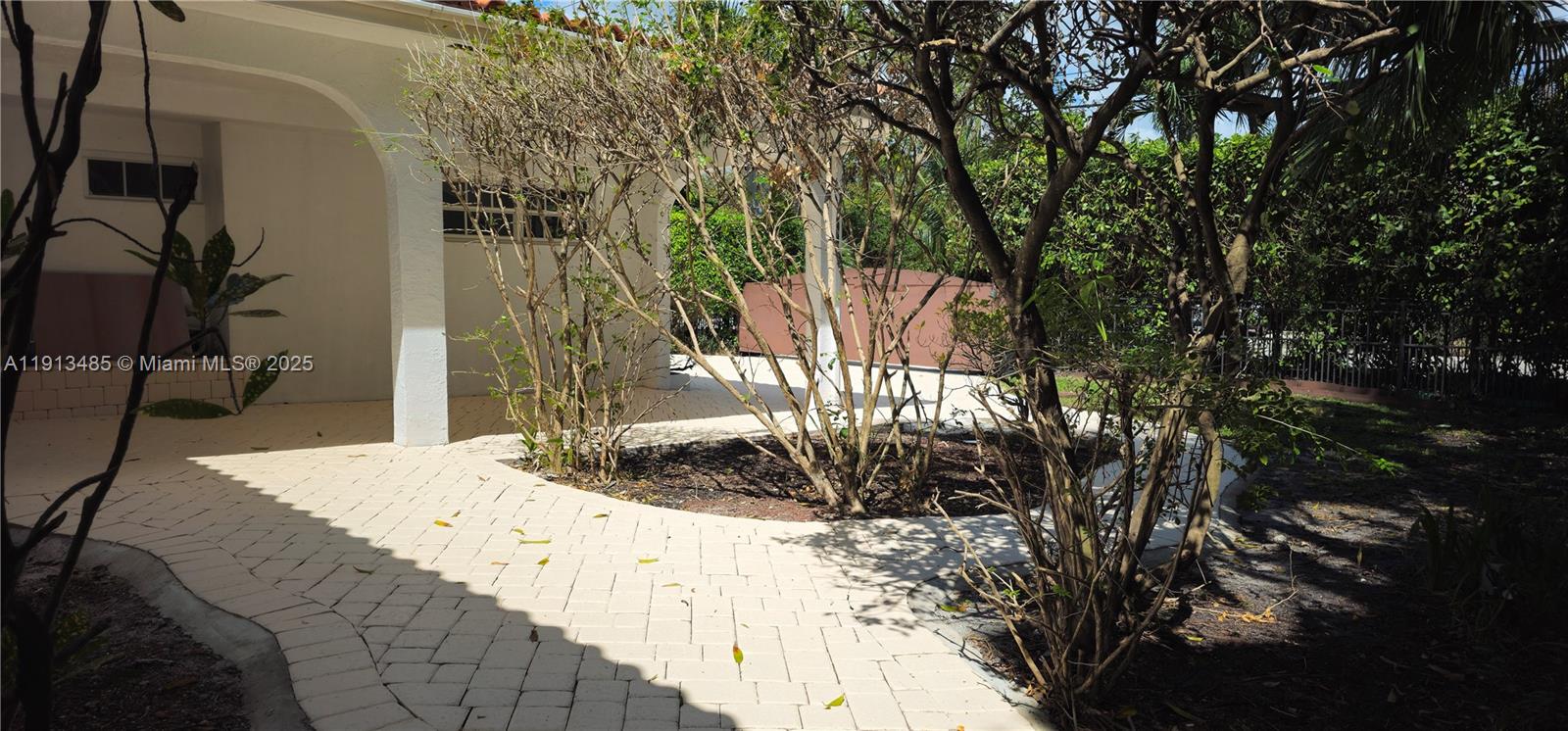 1700 Bay Dr Miami Beach, FL 33141