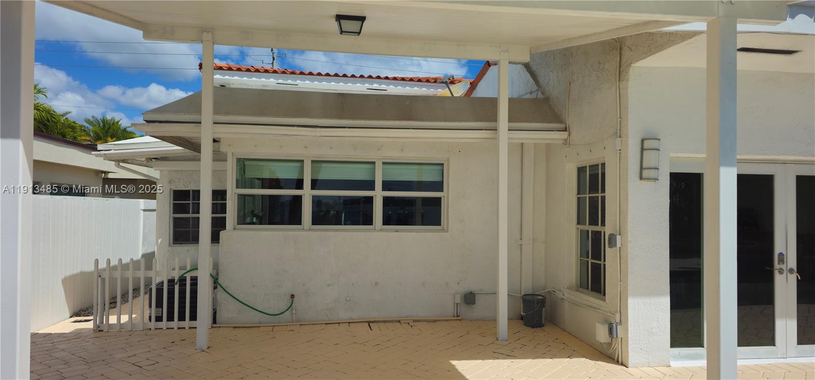 1700 Bay Dr Miami Beach, FL 33141