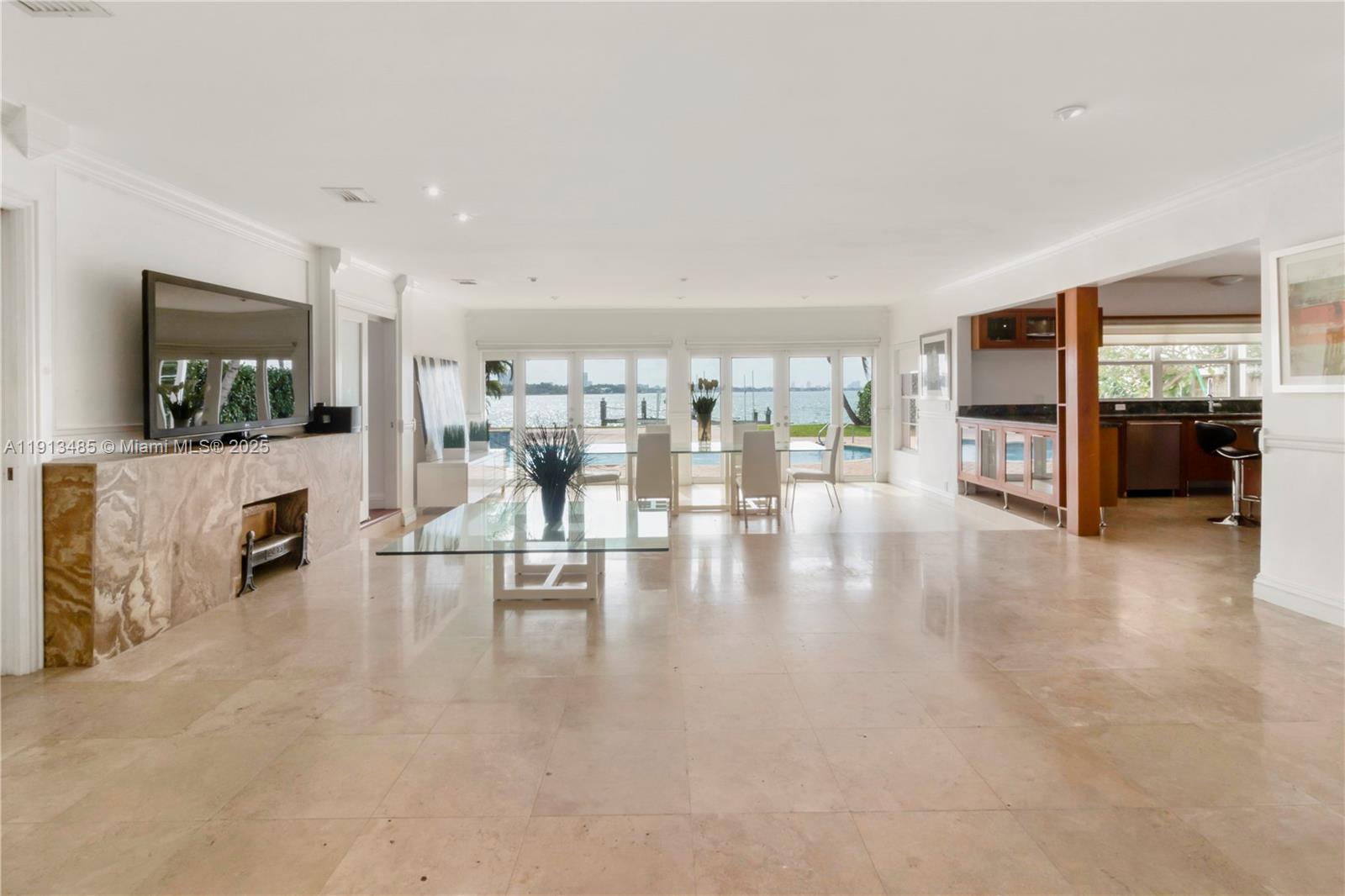 1700 Bay Dr Miami Beach, FL 33141