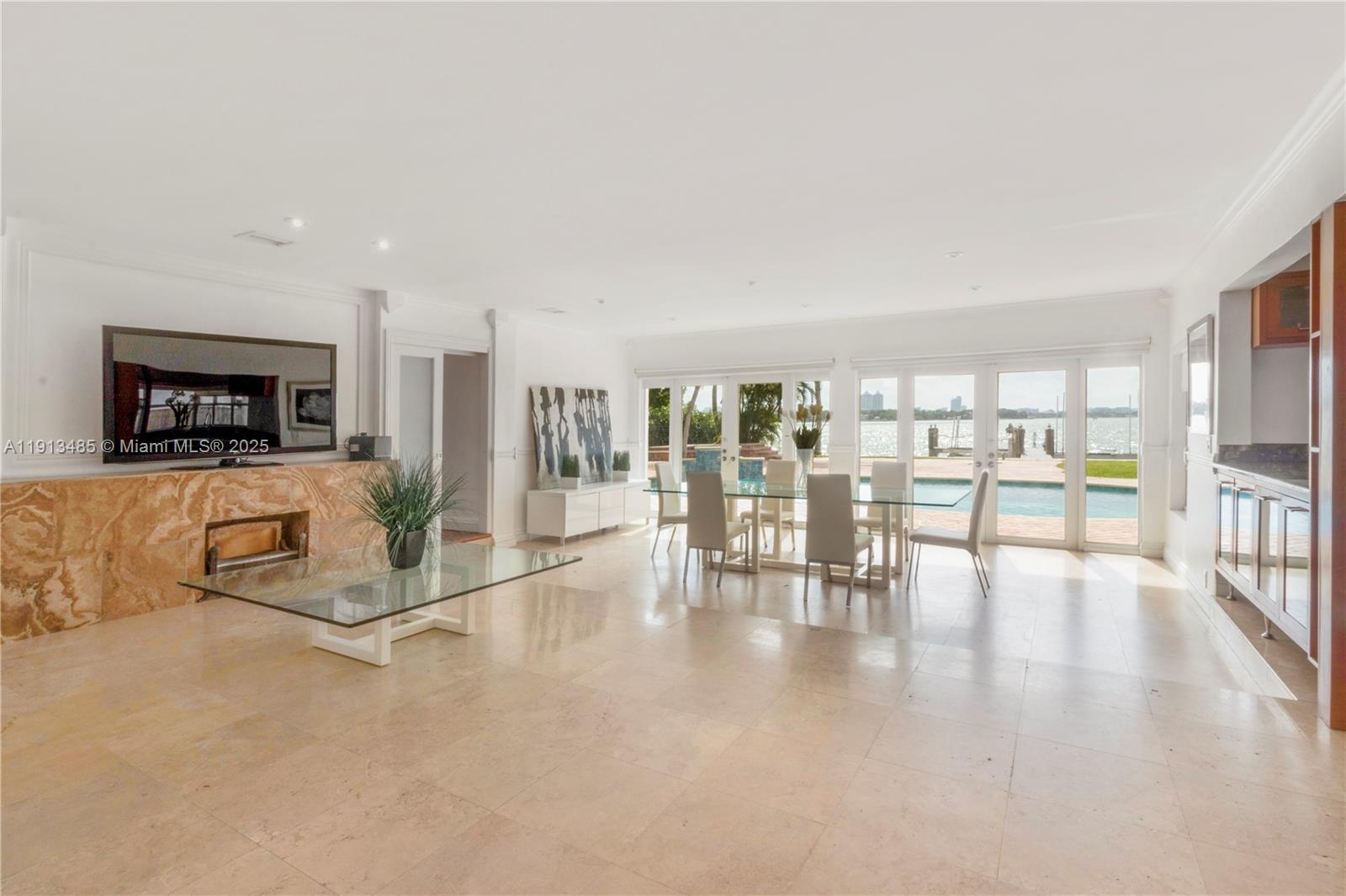 1700 Bay Dr Miami Beach, FL 33141