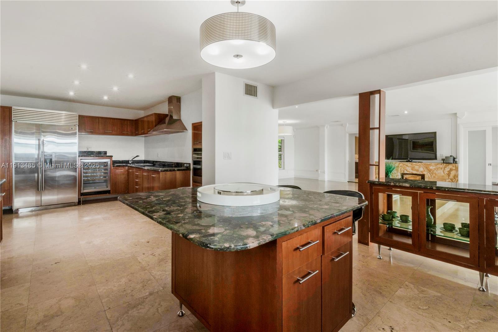 1700 Bay Dr Miami Beach, FL 33141