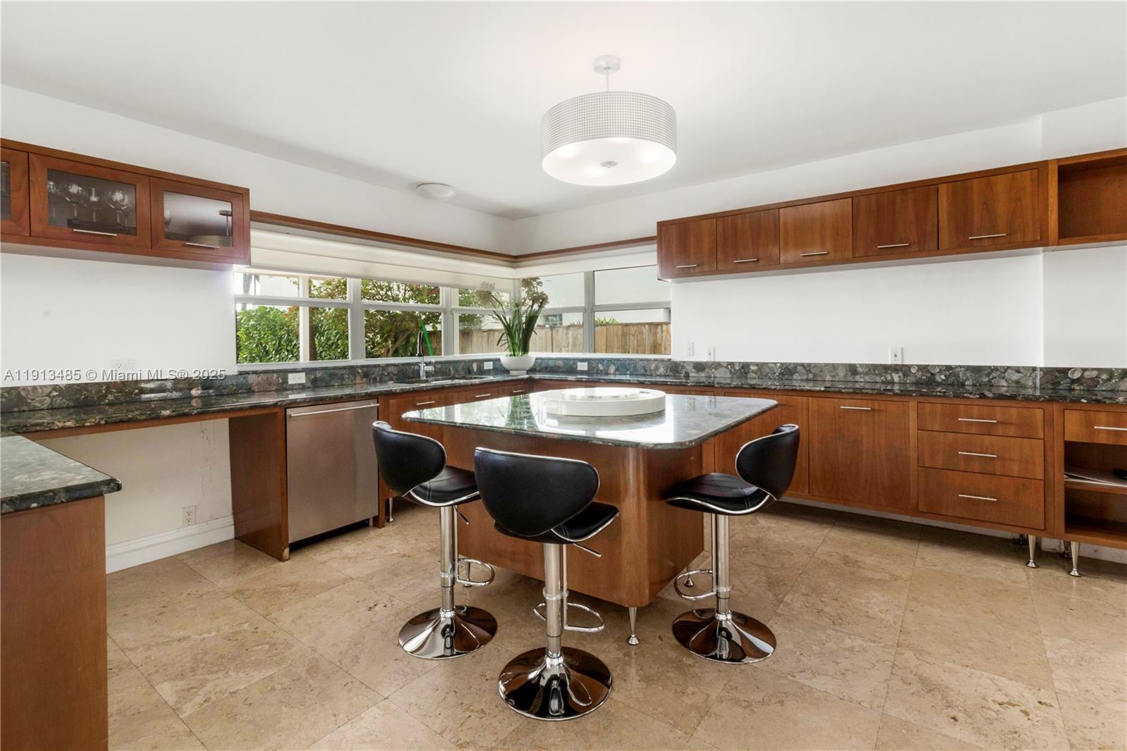 1700 Bay Dr Miami Beach, FL 33141