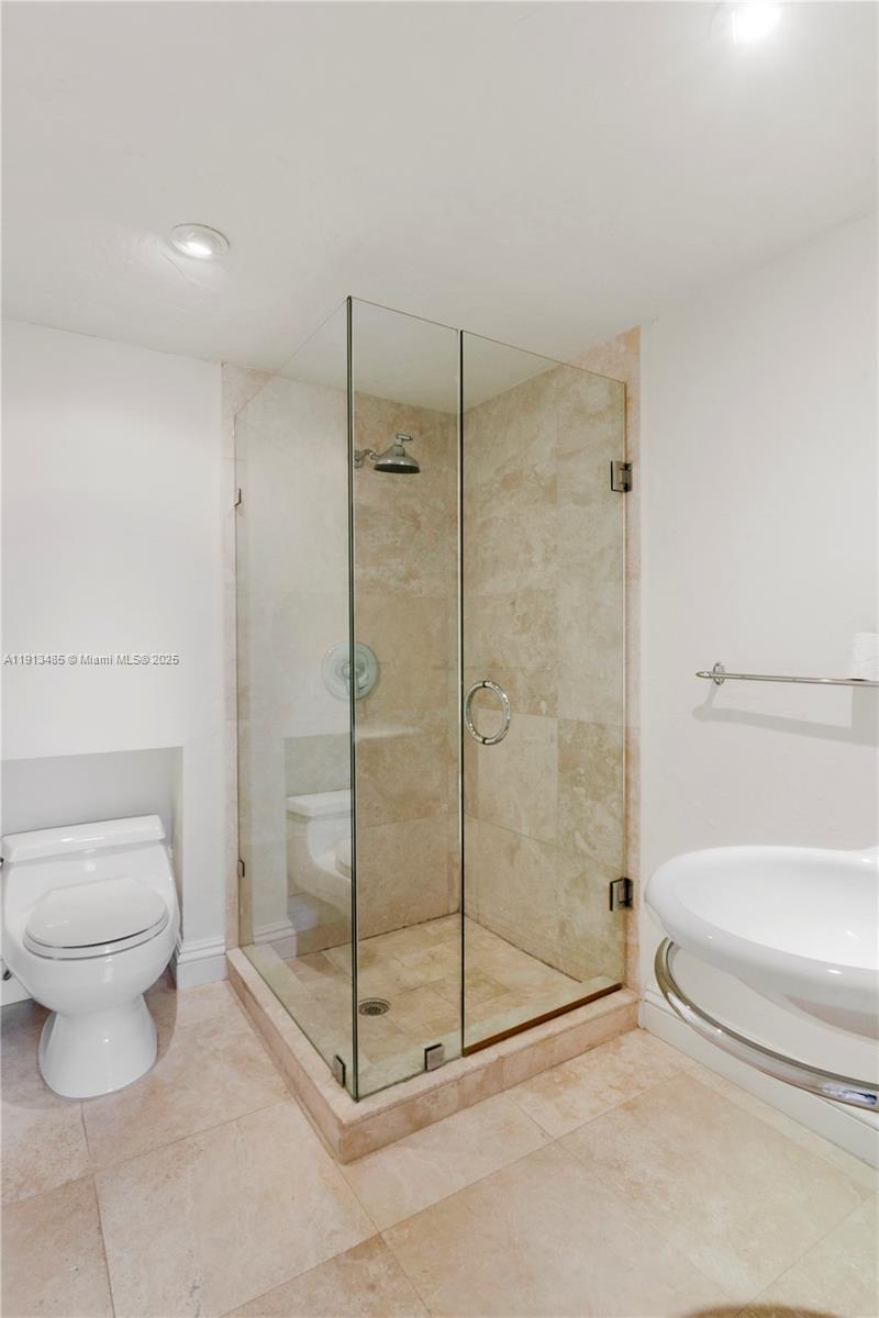 1700 Bay Dr Miami Beach, FL 33141