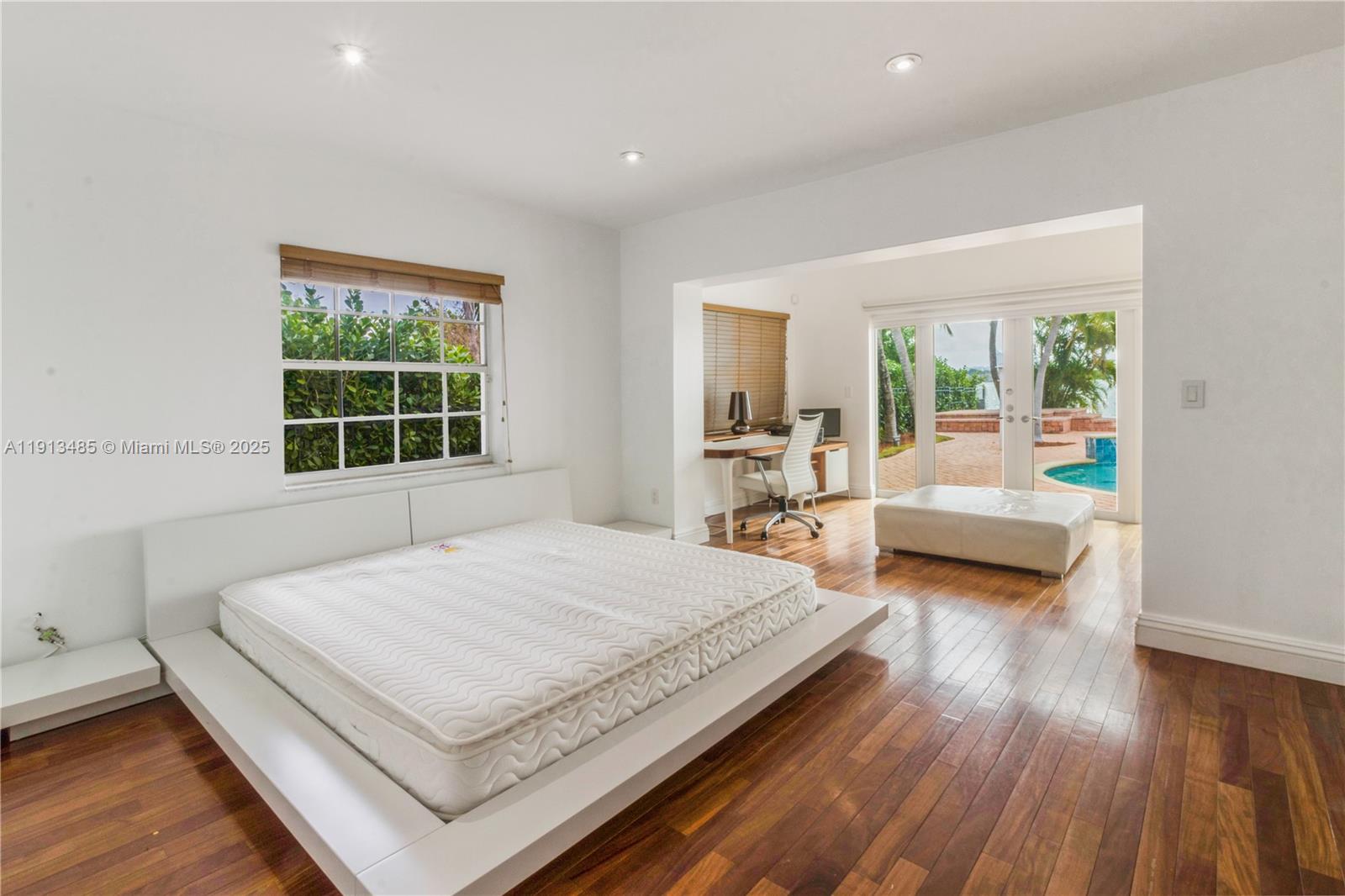 1700 Bay Dr Miami Beach, FL 33141