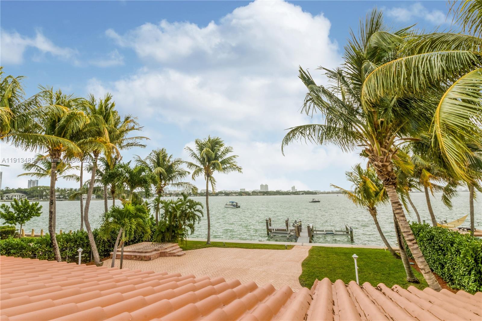 1700 Bay Dr Miami Beach, FL 33141