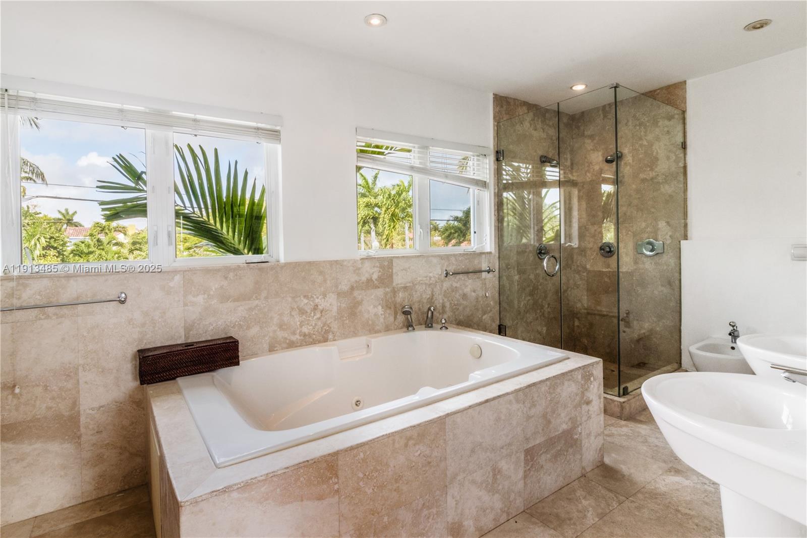 1700 Bay Dr Miami Beach, FL 33141