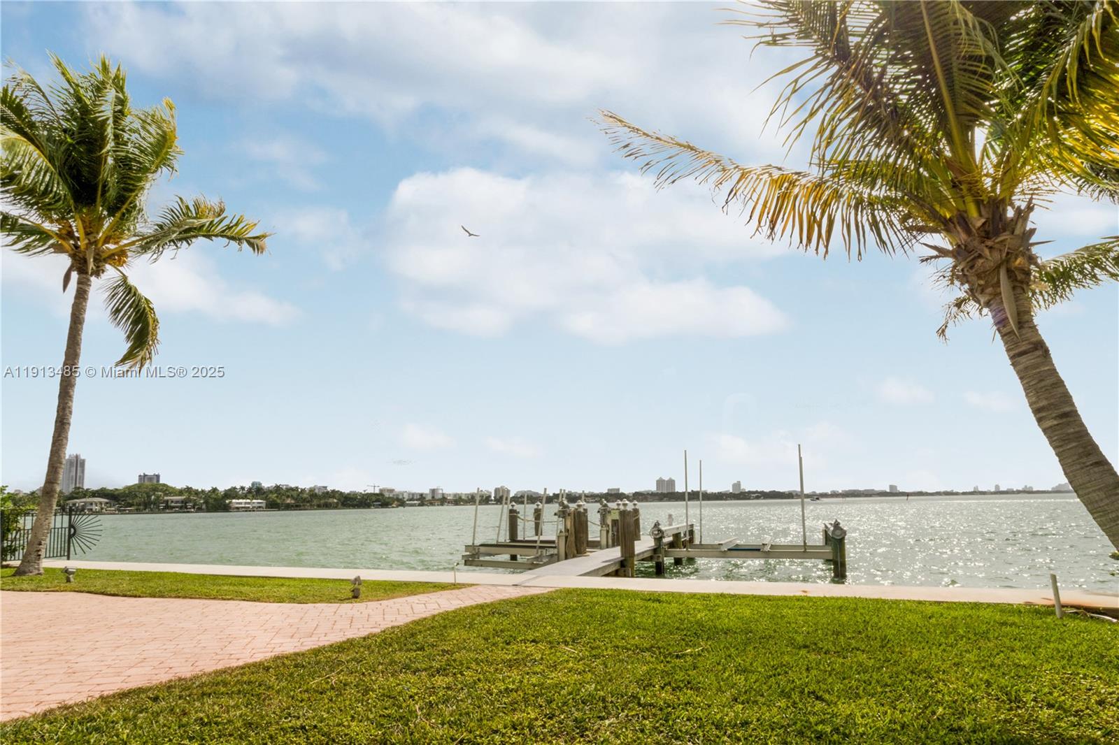 1700 Bay Dr Miami Beach, FL 33141