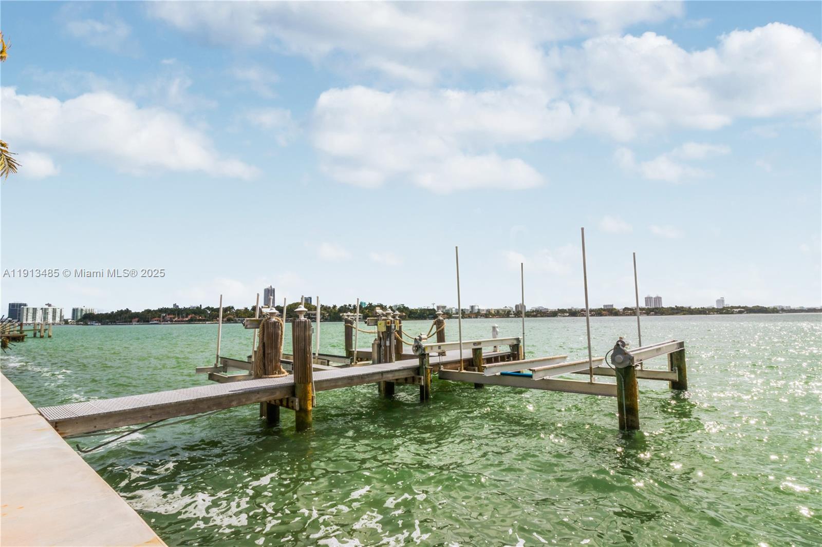 1700 Bay Dr Miami Beach, FL 33141