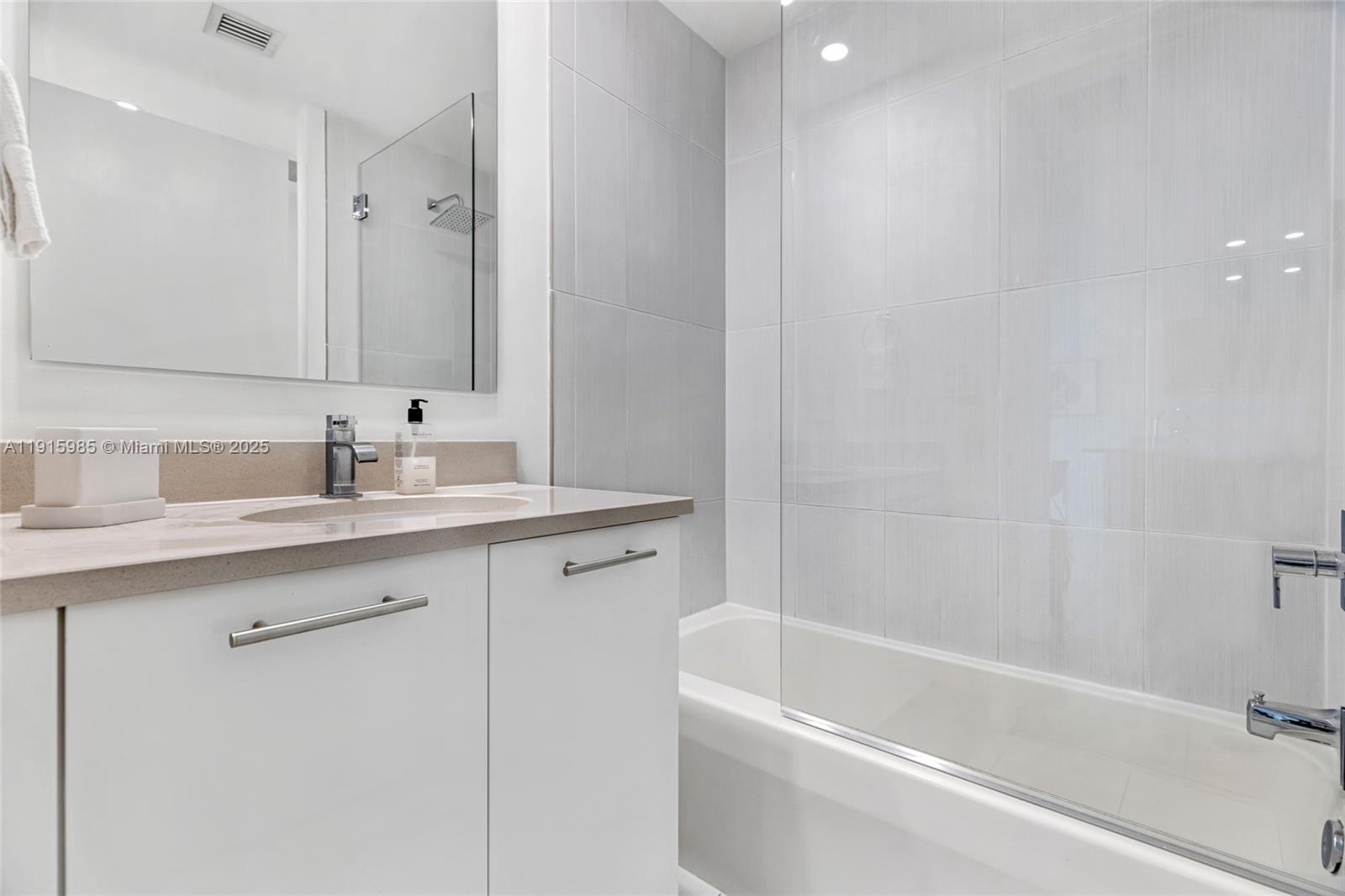 3250 NE 1st Ave #605 Miami, FL 33137