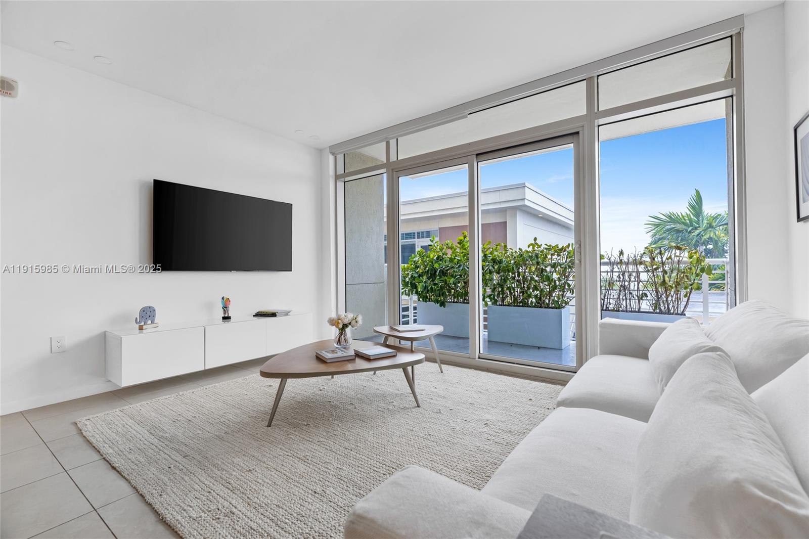 3250 NE 1st Ave #605 Miami, FL 33137