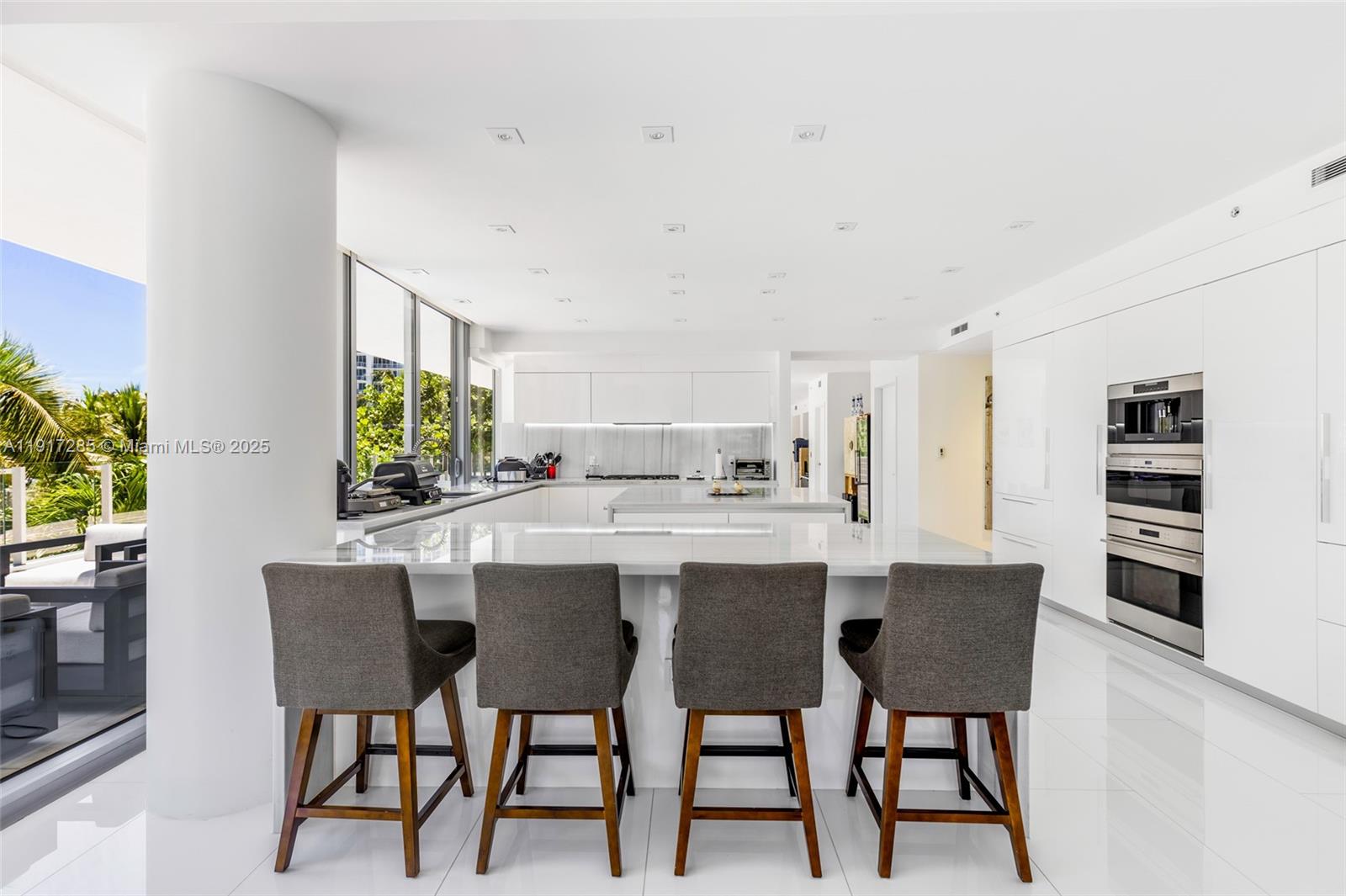 1 Collins Ave #207 Miami Beach, FL 33139