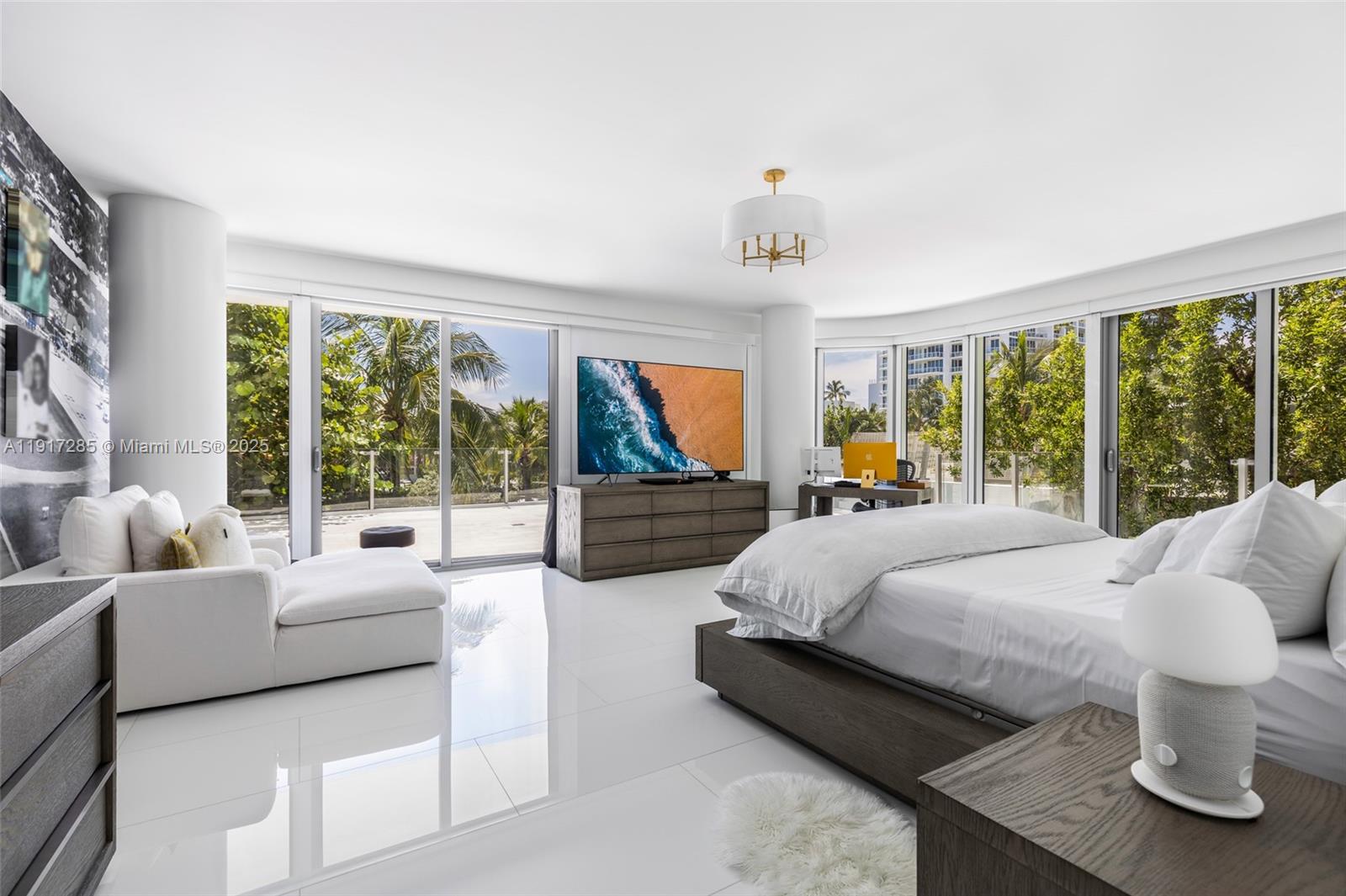 1 Collins Ave #207 Miami Beach, FL 33139