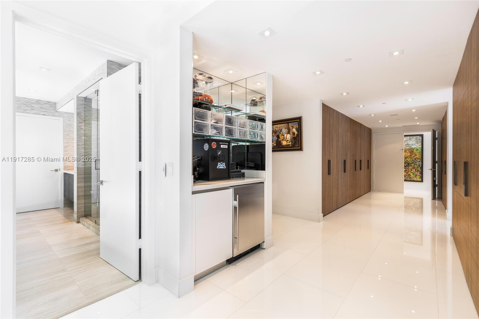 1 Collins Ave #207 Miami Beach, FL 33139