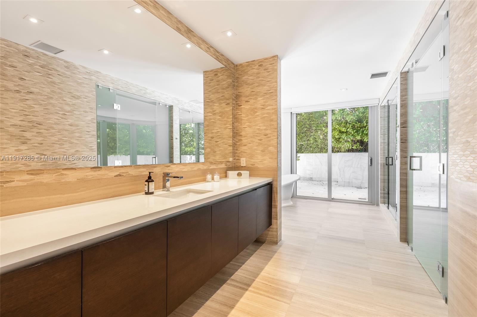 1 Collins Ave #207 Miami Beach, FL 33139