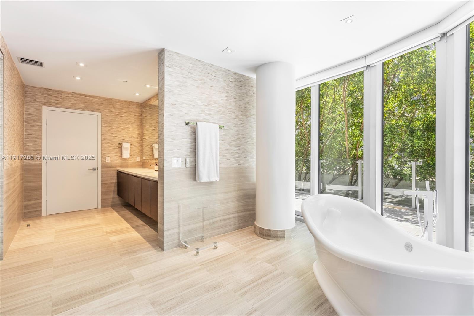 1 Collins Ave #207 Miami Beach, FL 33139