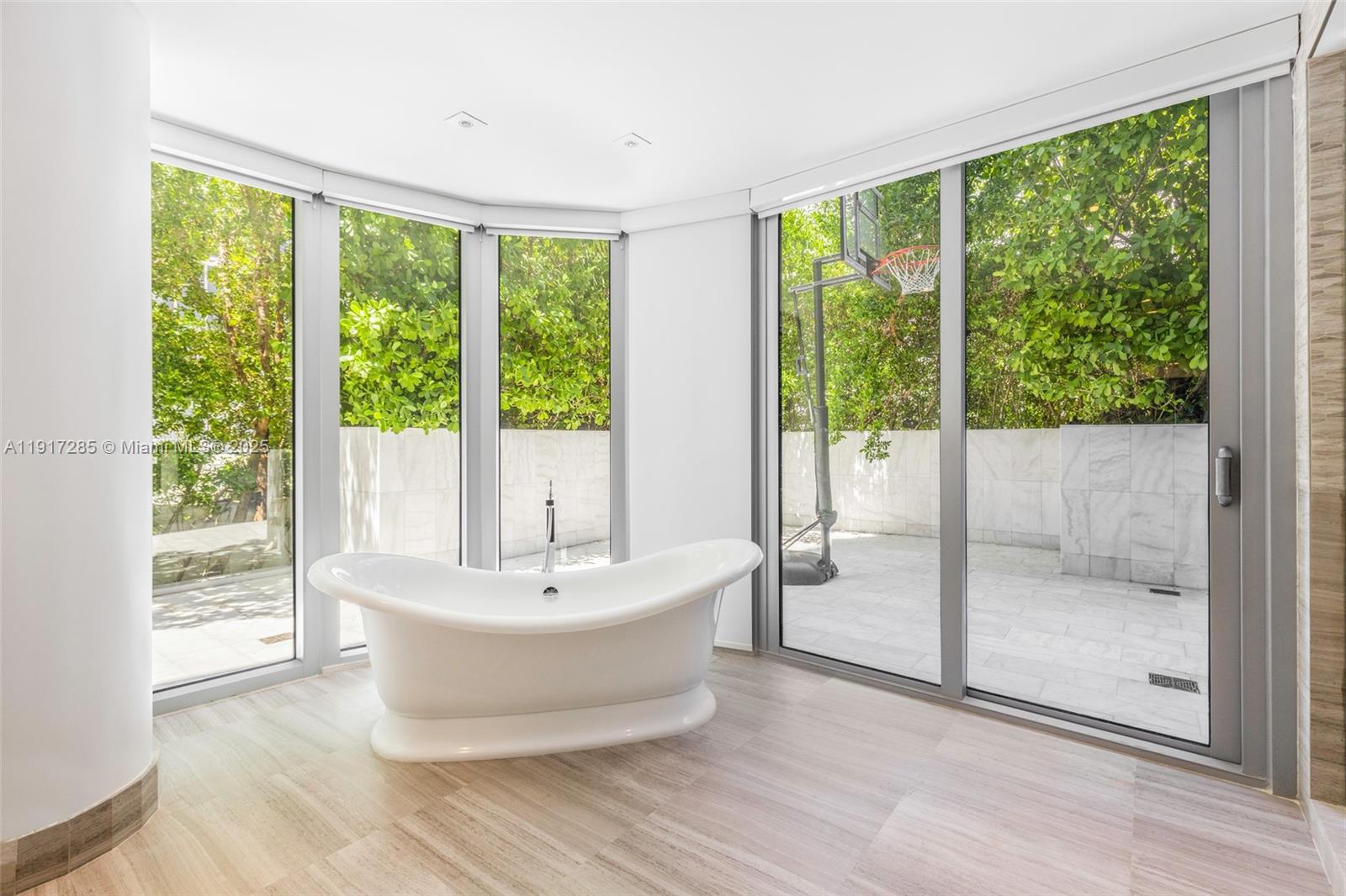 1 Collins Ave #207 Miami Beach, FL 33139