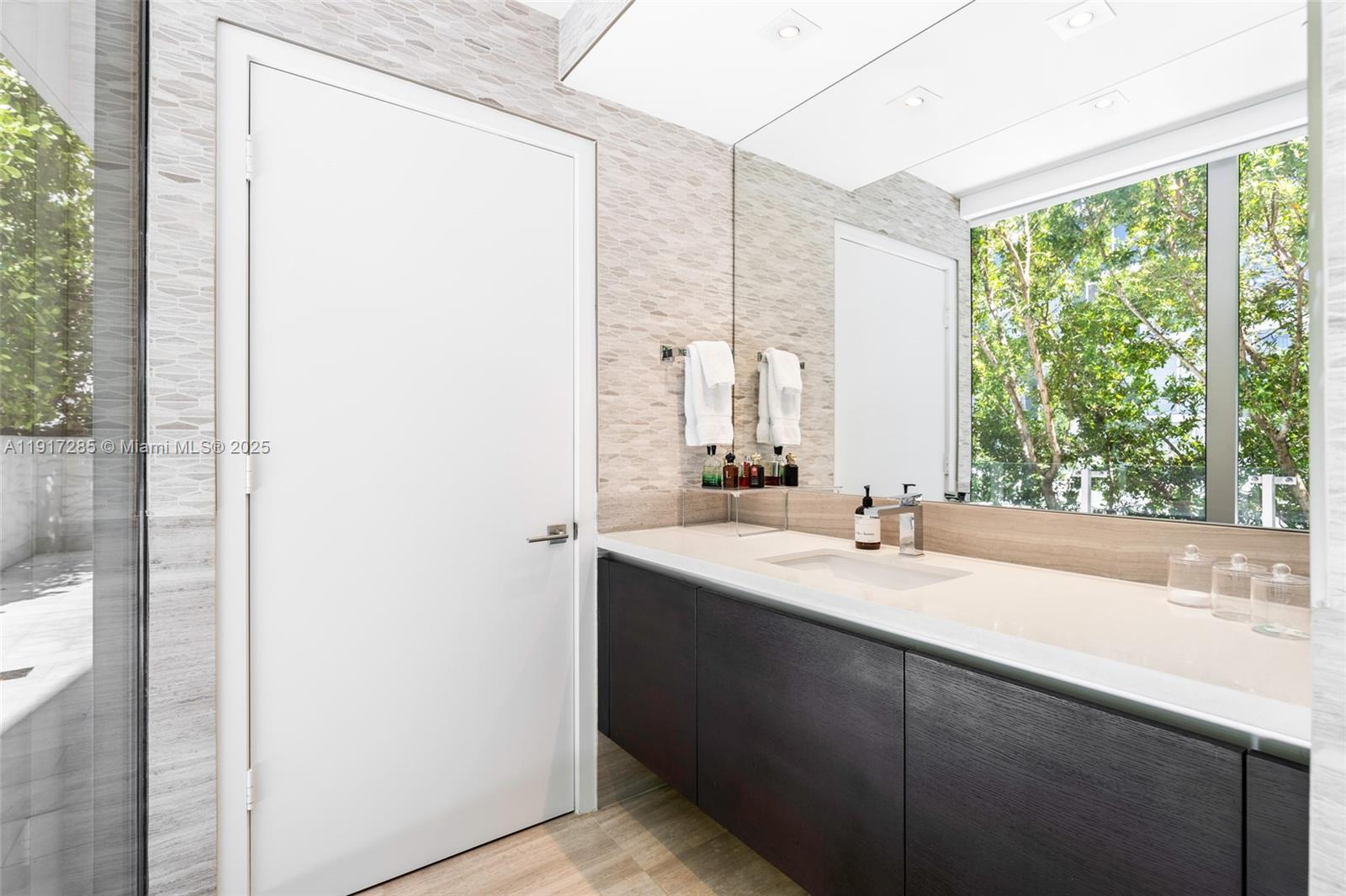 1 Collins Ave #207 Miami Beach, FL 33139