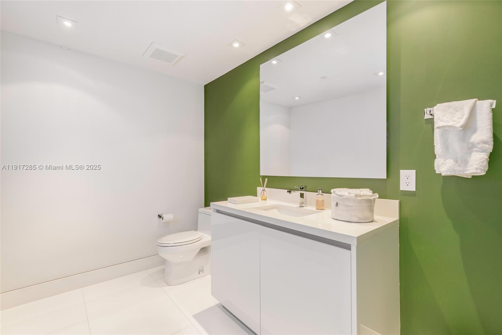 1 Collins Ave #207 Miami Beach, FL 33139