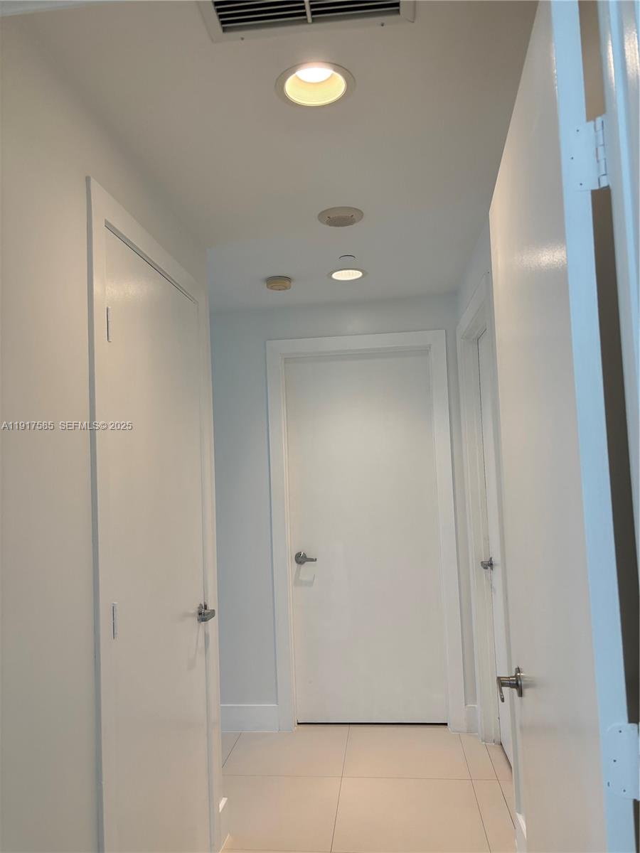 1050 Brickell Ave #3014