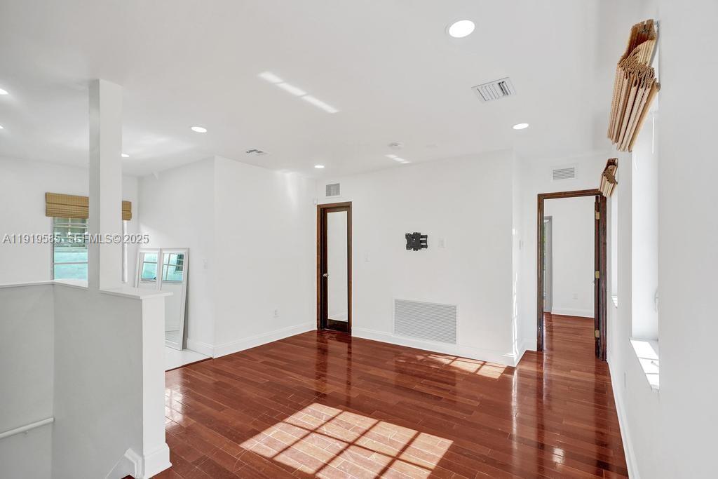 1512 Pennsylvania Ave #2C Miami Beach, FL 33139