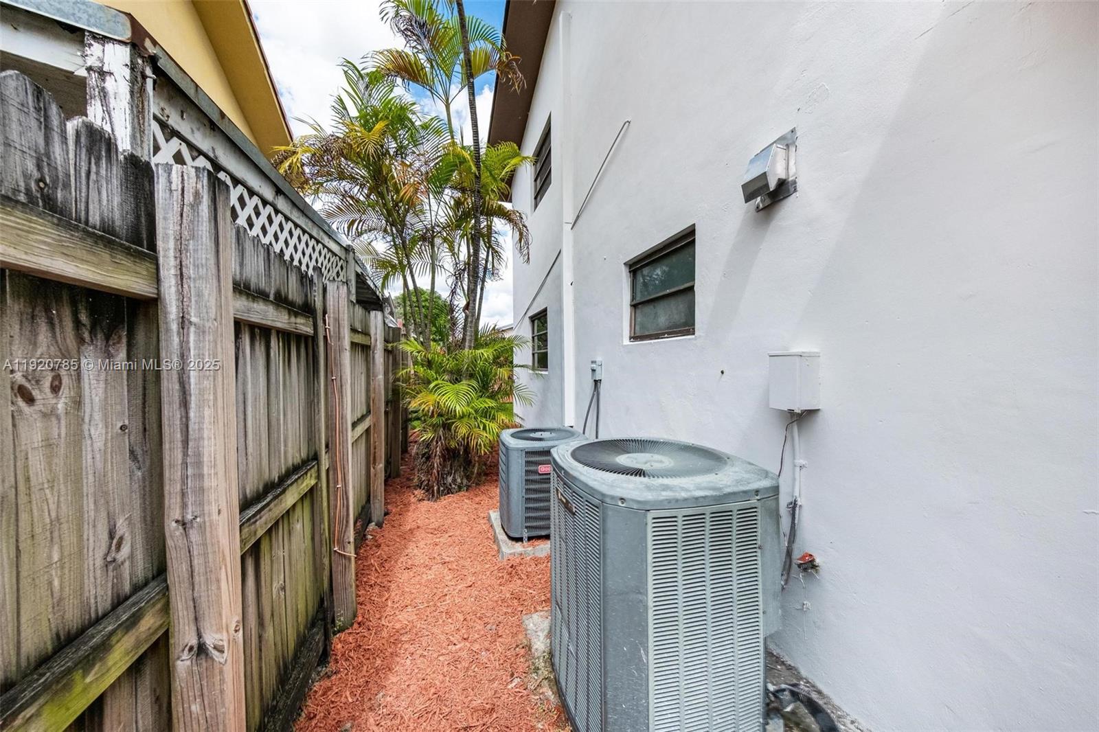 1281 W 42nd St Hialeah, FL 33012