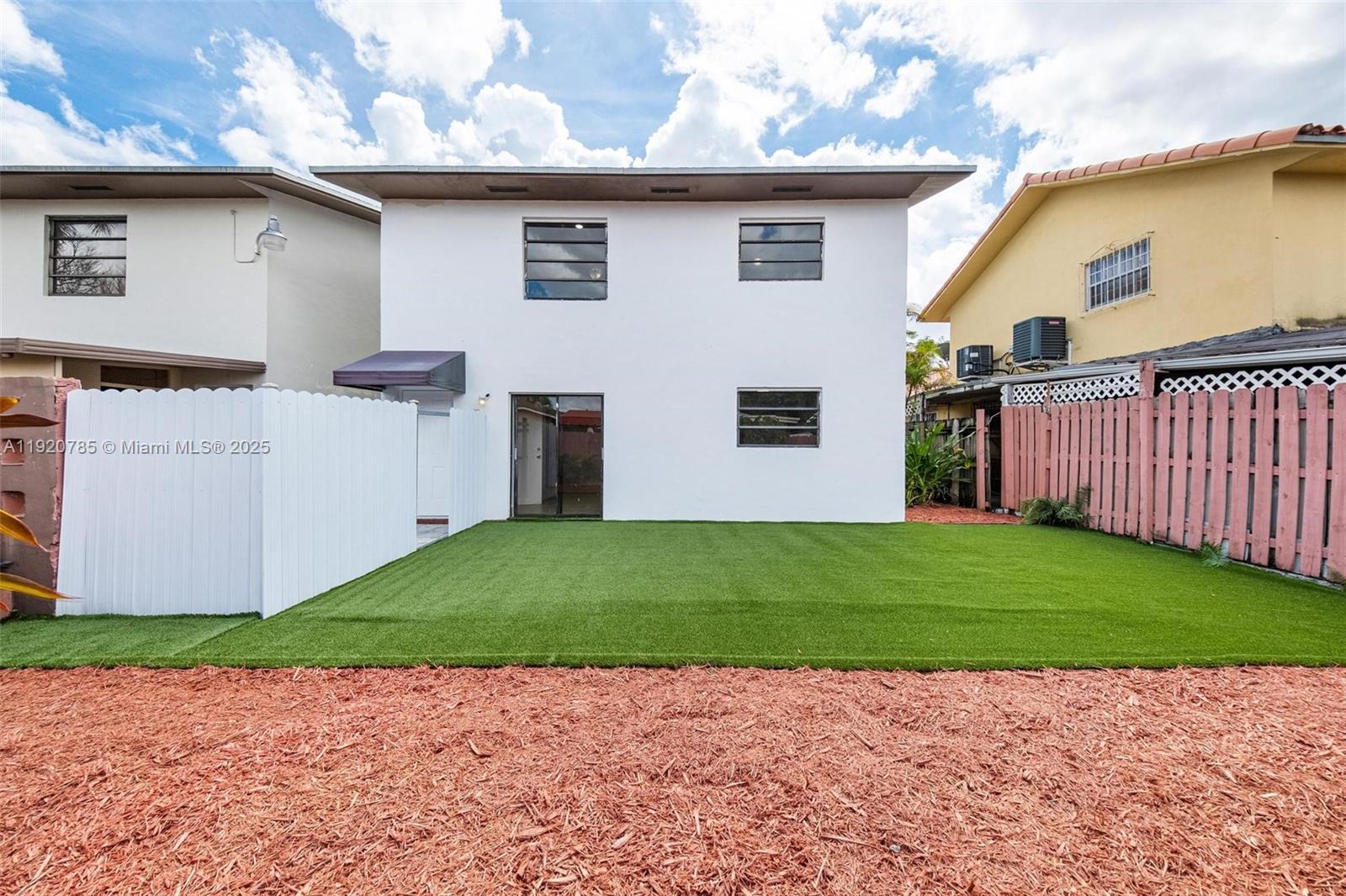 1281 W 42nd St Hialeah, FL 33012