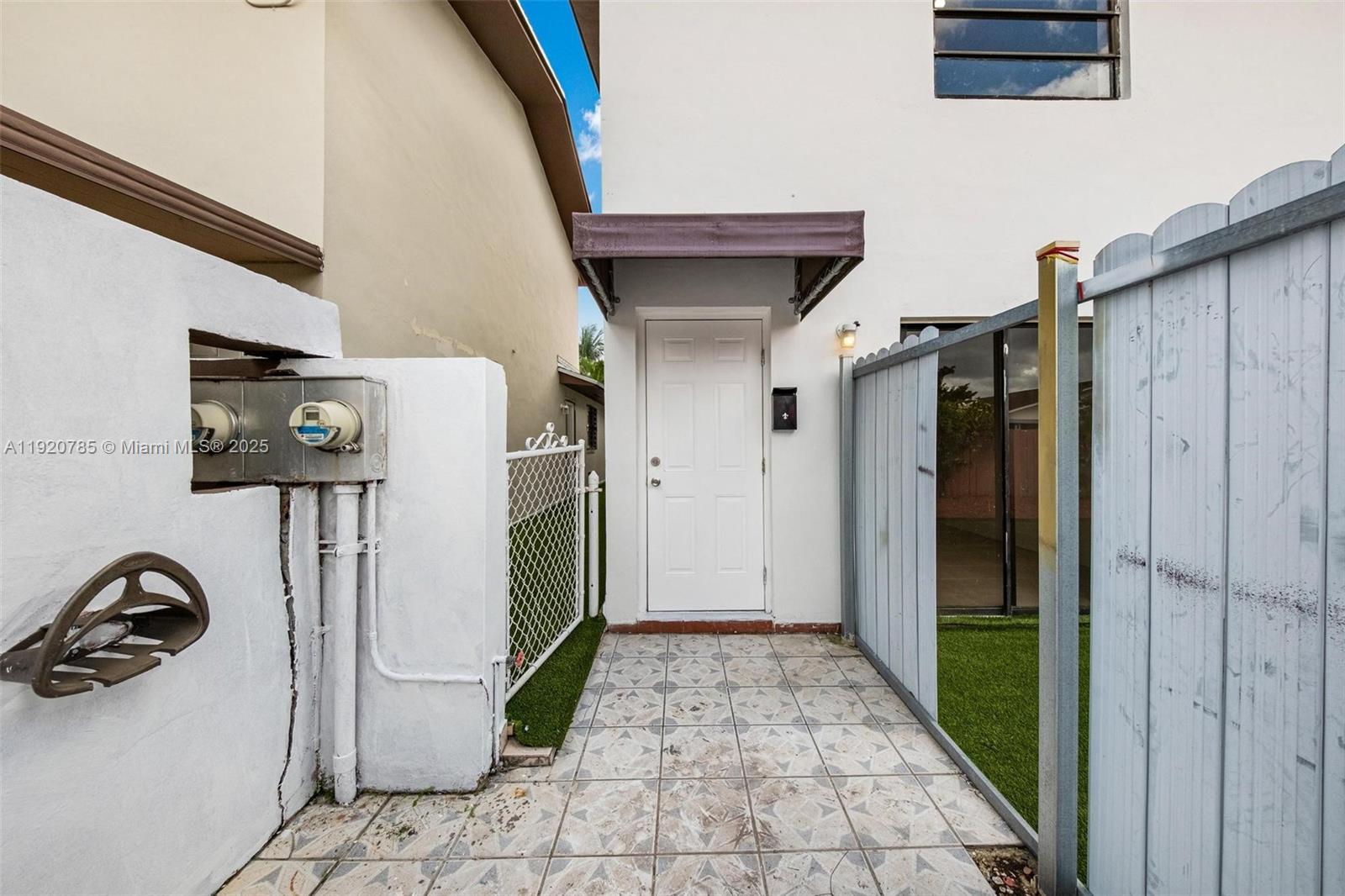 1281 W 42nd St Hialeah, FL 33012