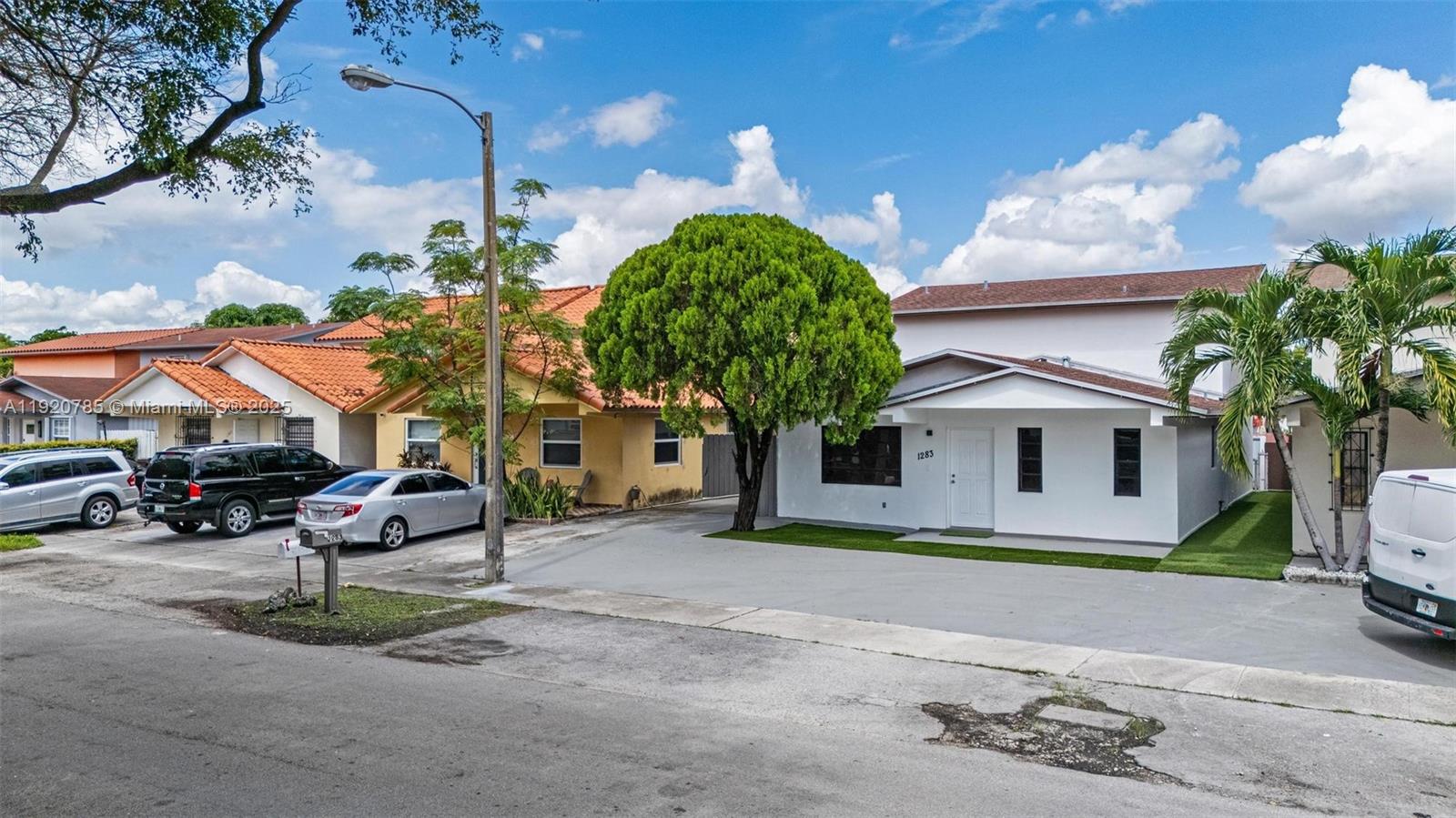 1281 W 42nd St Hialeah, FL 33012
