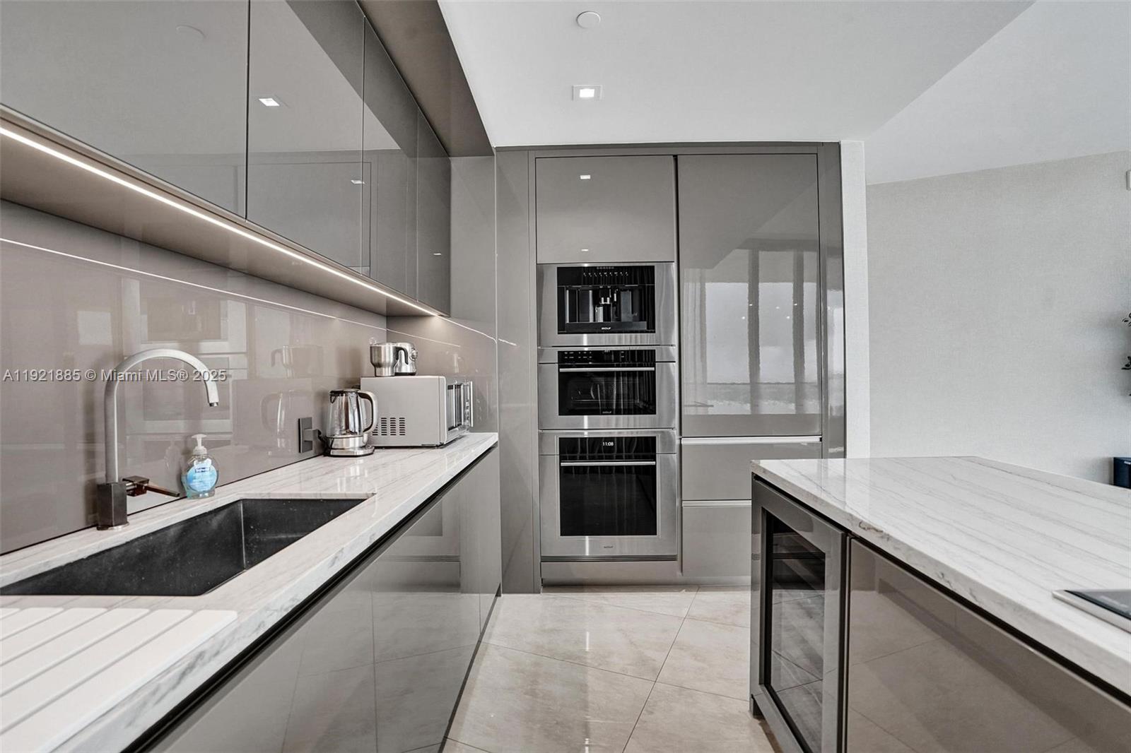 18975 Collins Ave #5205 Sunny Isles Beach, FL 33160