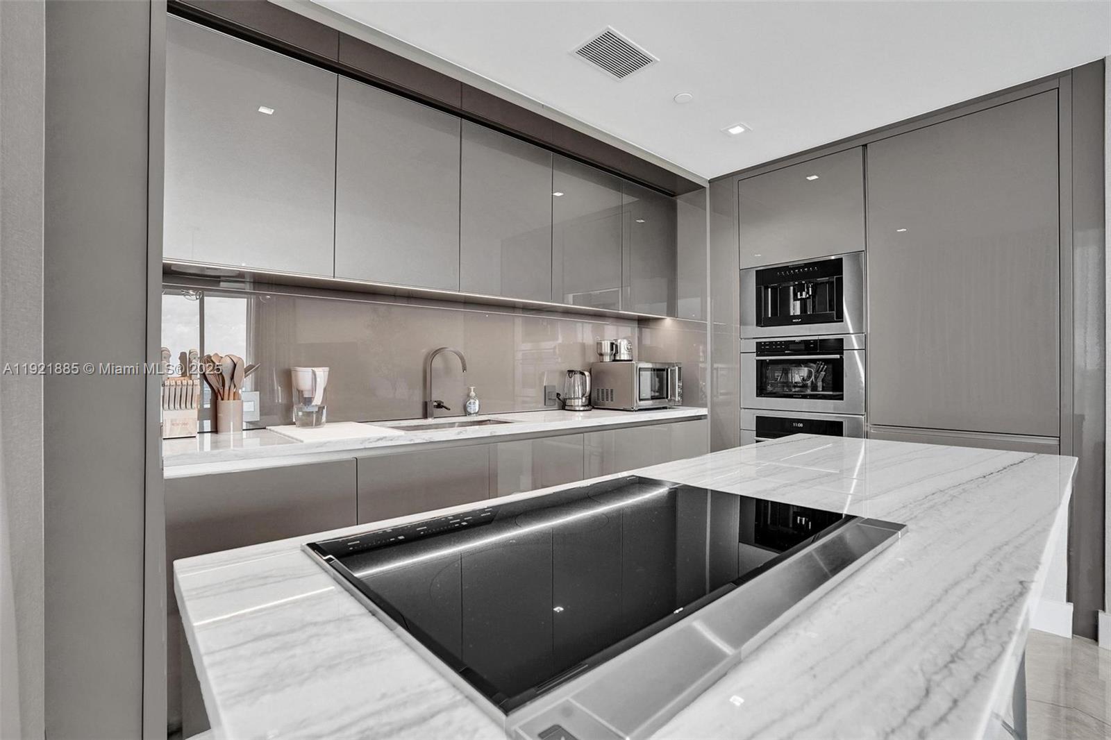 18975 Collins Ave #5205 Sunny Isles Beach, FL 33160