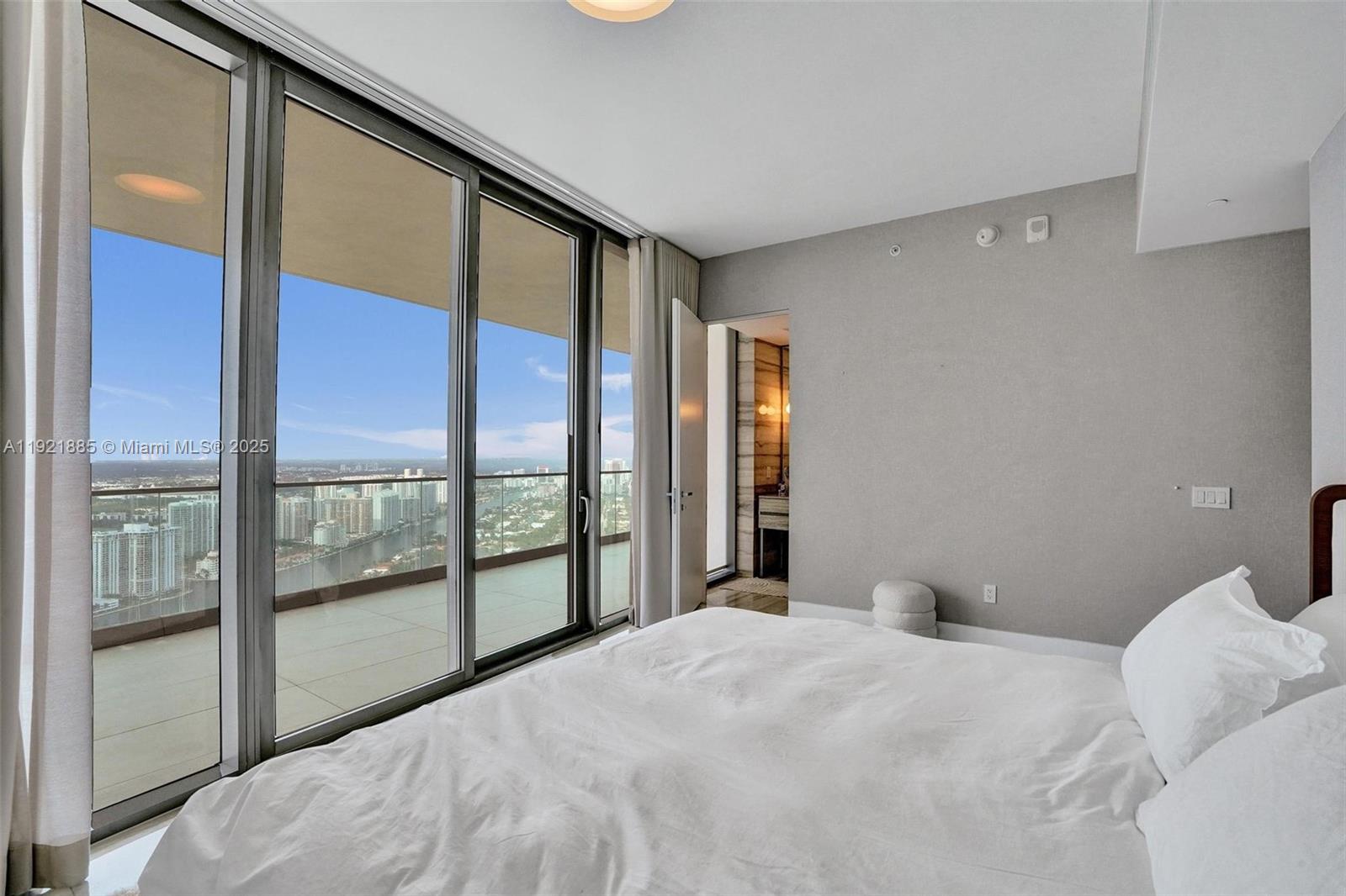 18975 Collins Ave #5205 Sunny Isles Beach, FL 33160