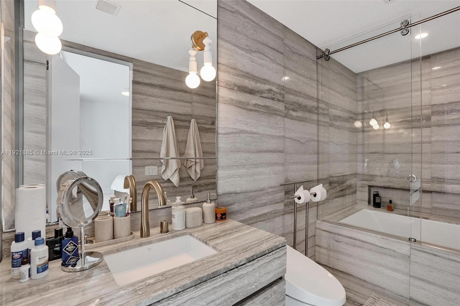 18975 Collins Ave #5205 Sunny Isles Beach, FL 33160