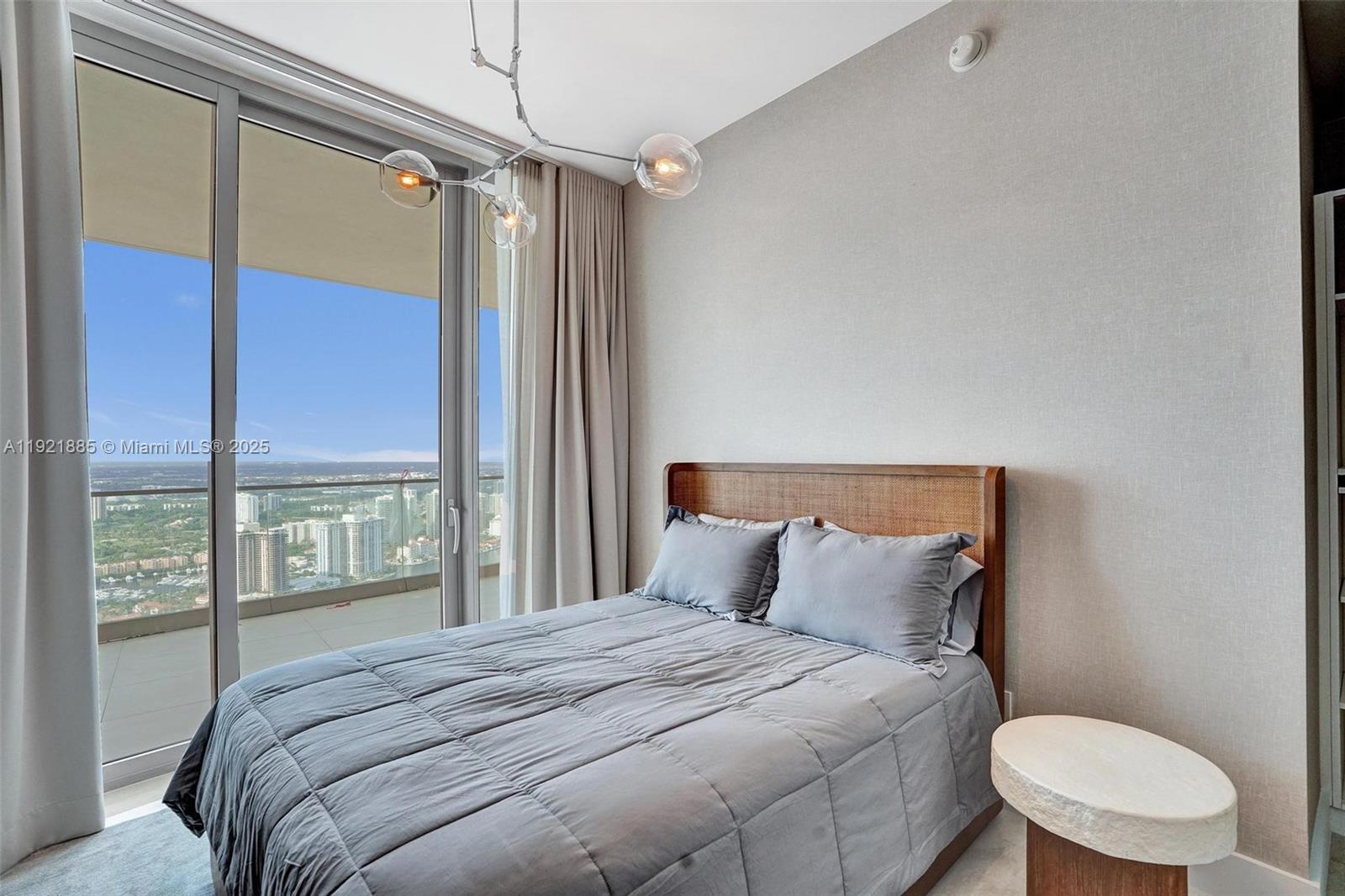 18975 Collins Ave #5205 Sunny Isles Beach, FL 33160