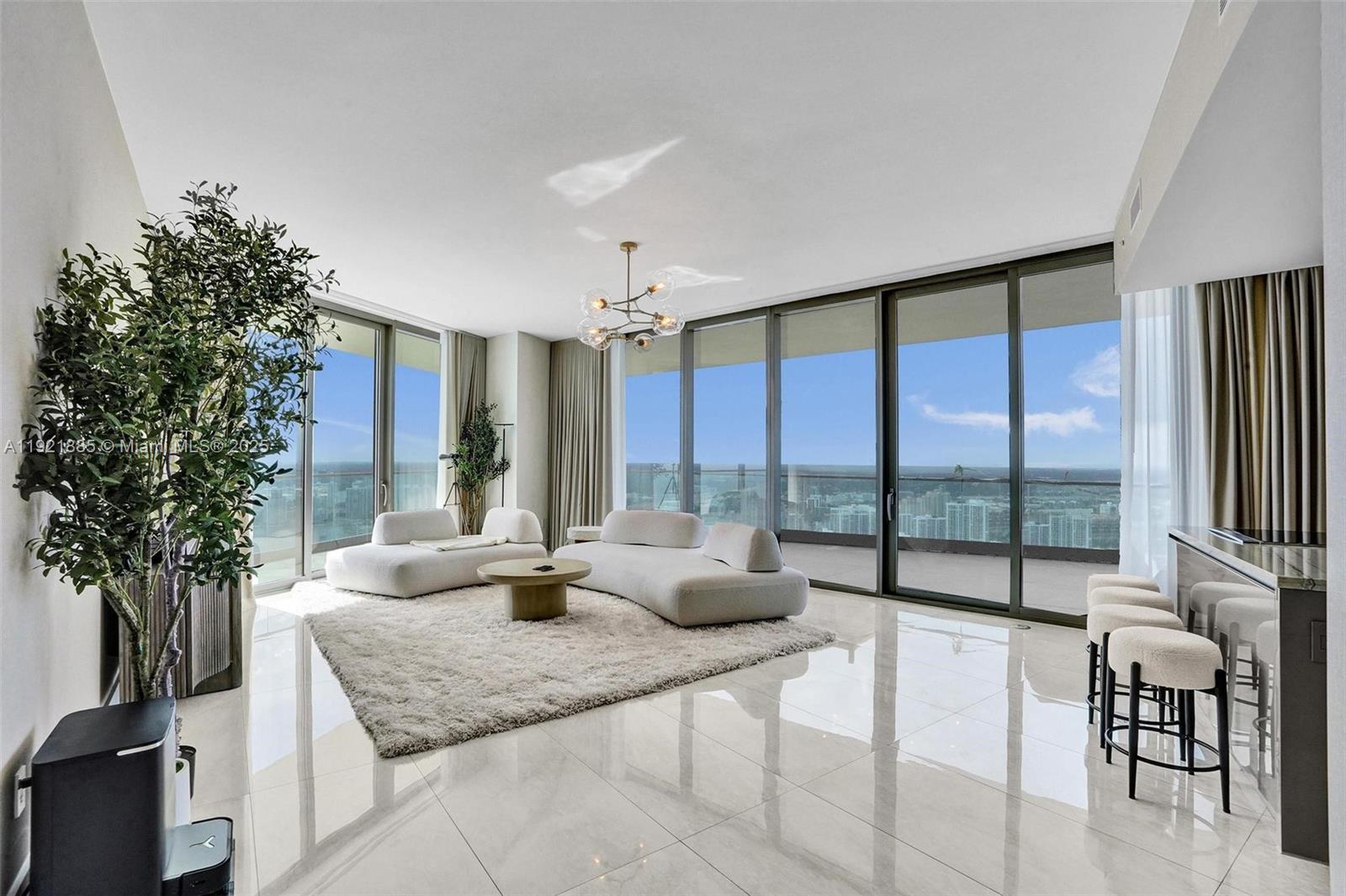 18975 Collins Ave #5205 Sunny Isles Beach, FL 33160