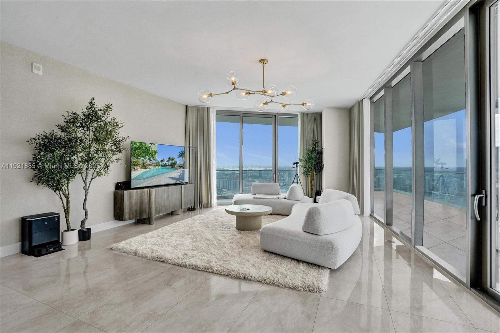 18975 Collins Ave #5205 Sunny Isles Beach, FL 33160