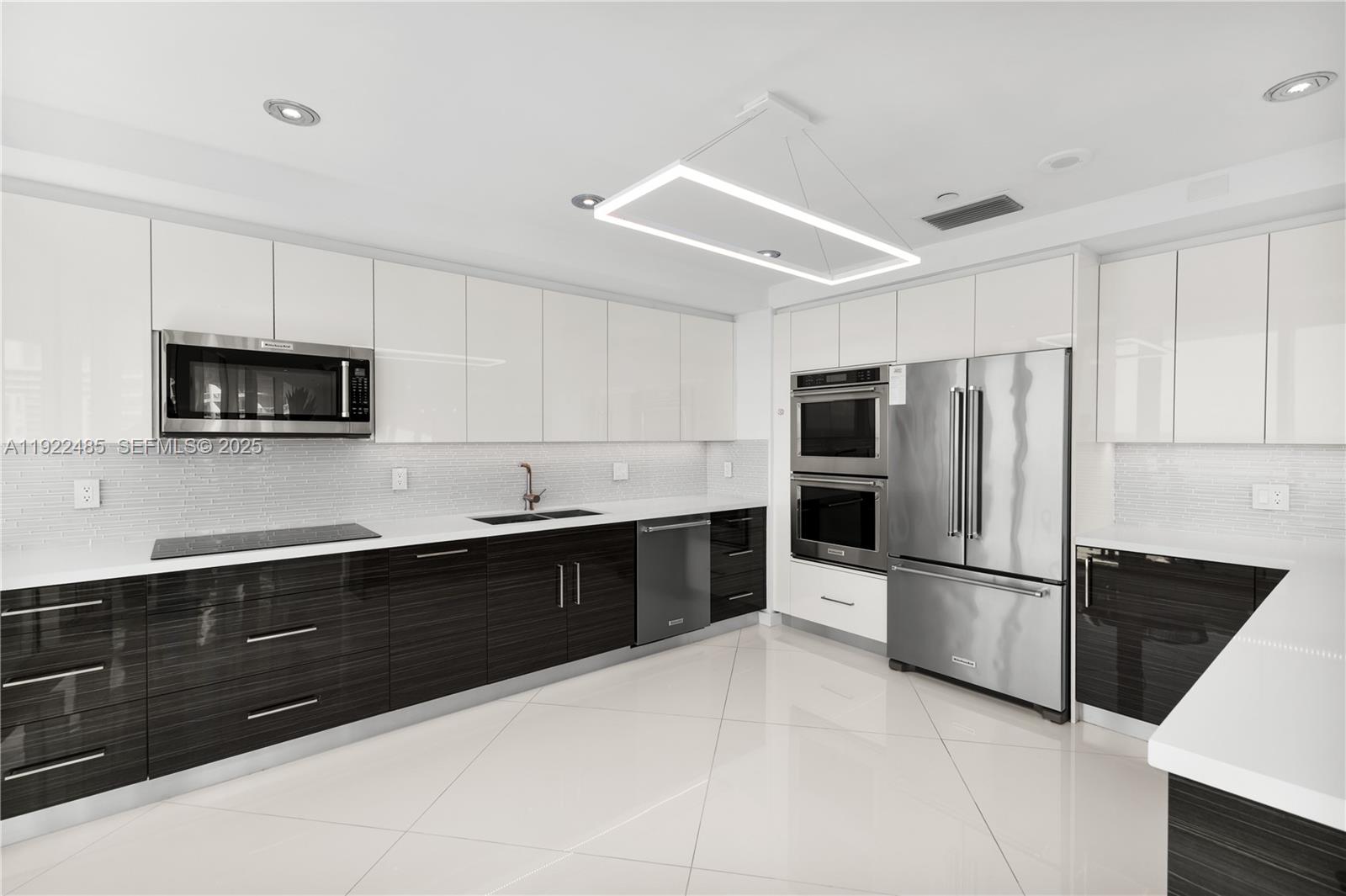 19955 NE 38th Ct #2205 Aventura, FL 33180