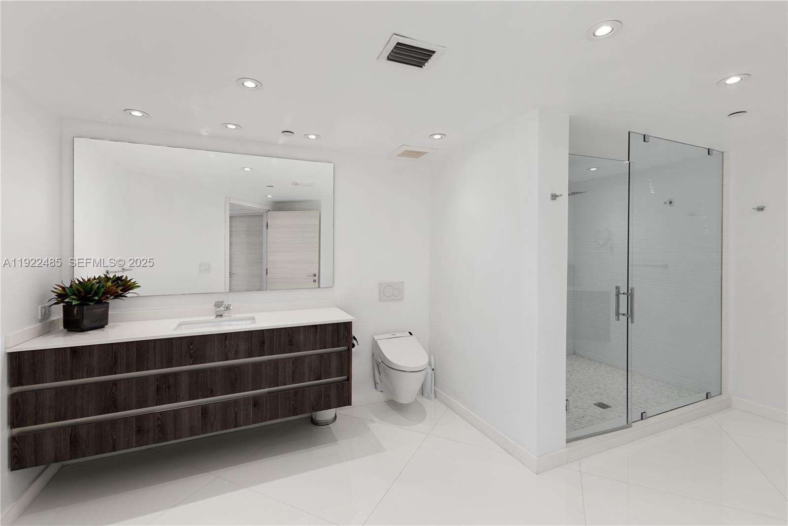 19955 NE 38th Ct #2205 Aventura, FL 33180