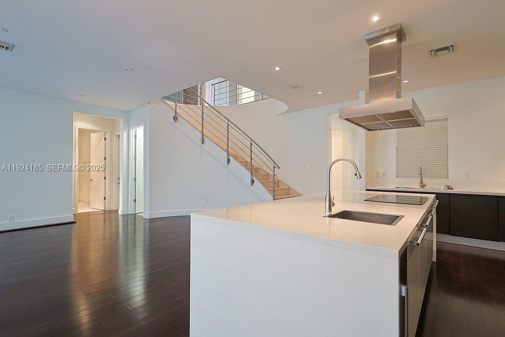 6853 NW 113th Pl Doral, FL 33178