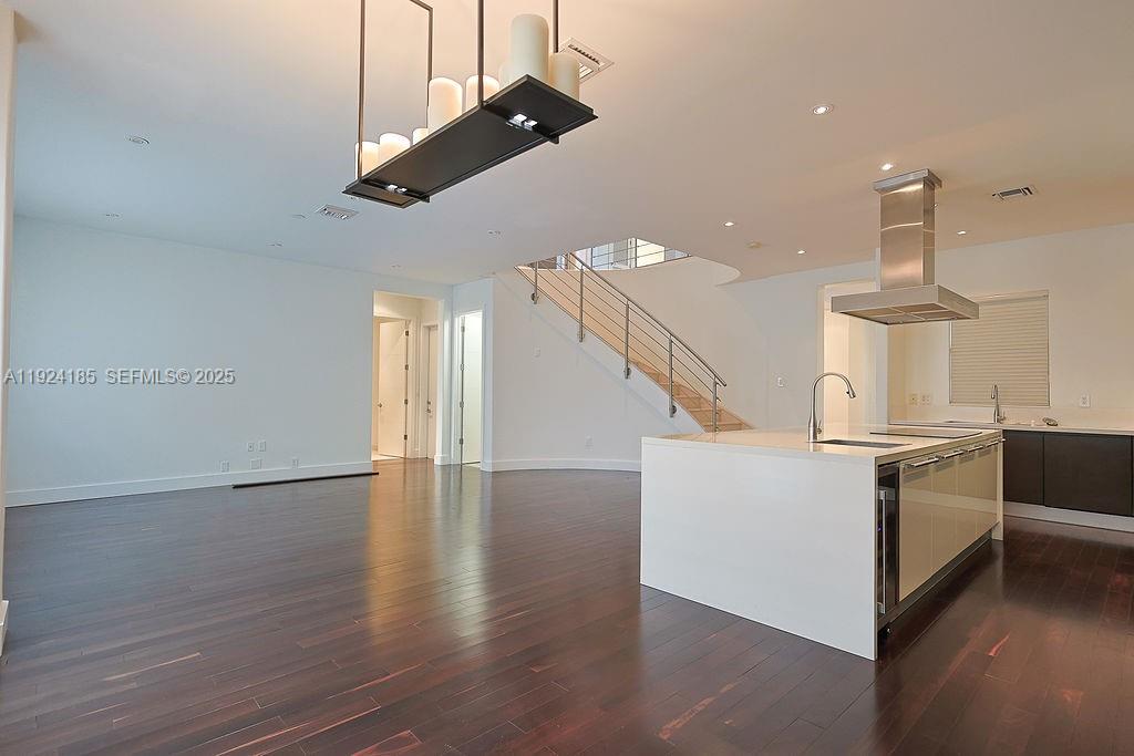 6853 NW 113th Pl Doral, FL 33178