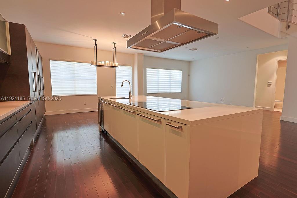 6853 NW 113th Pl Doral, FL 33178