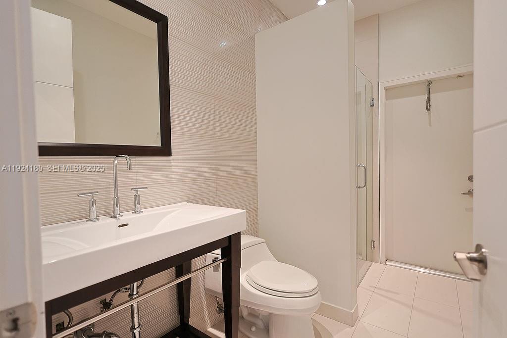 6853 NW 113th Pl Doral, FL 33178