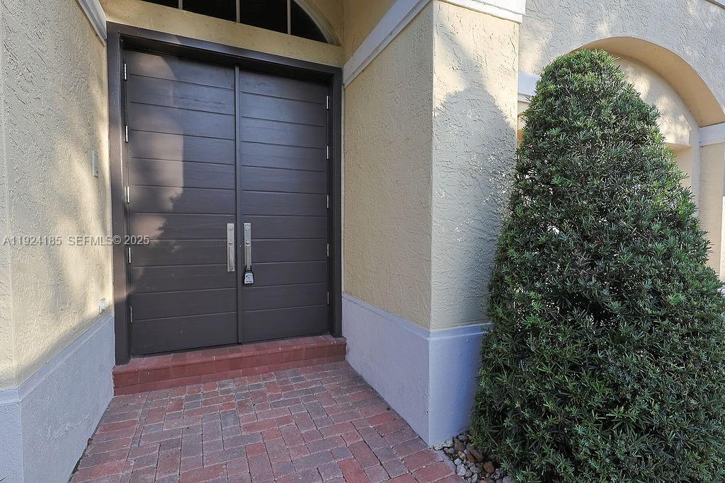 6853 NW 113th Pl Doral, FL 33178