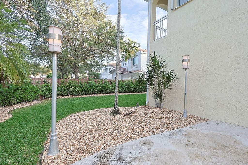 6853 NW 113th Pl Doral, FL 33178