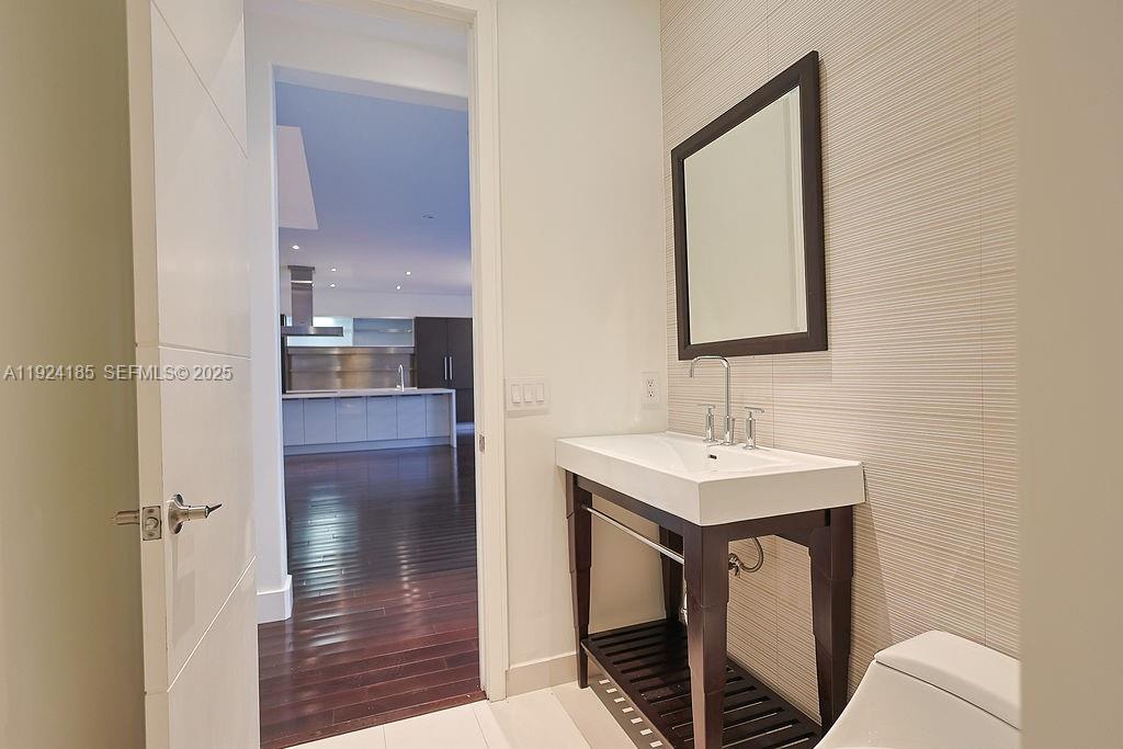 6853 NW 113th Pl Doral, FL 33178