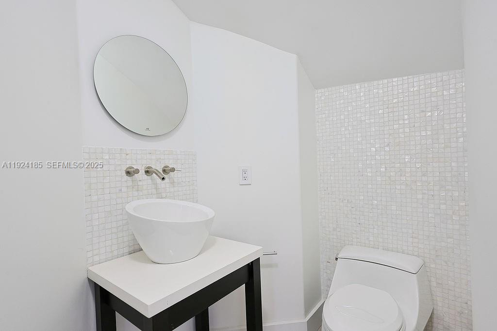 6853 NW 113th Pl Doral, FL 33178