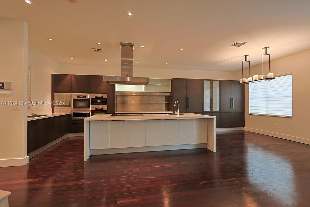 6853 NW 113th Pl Doral, FL 33178