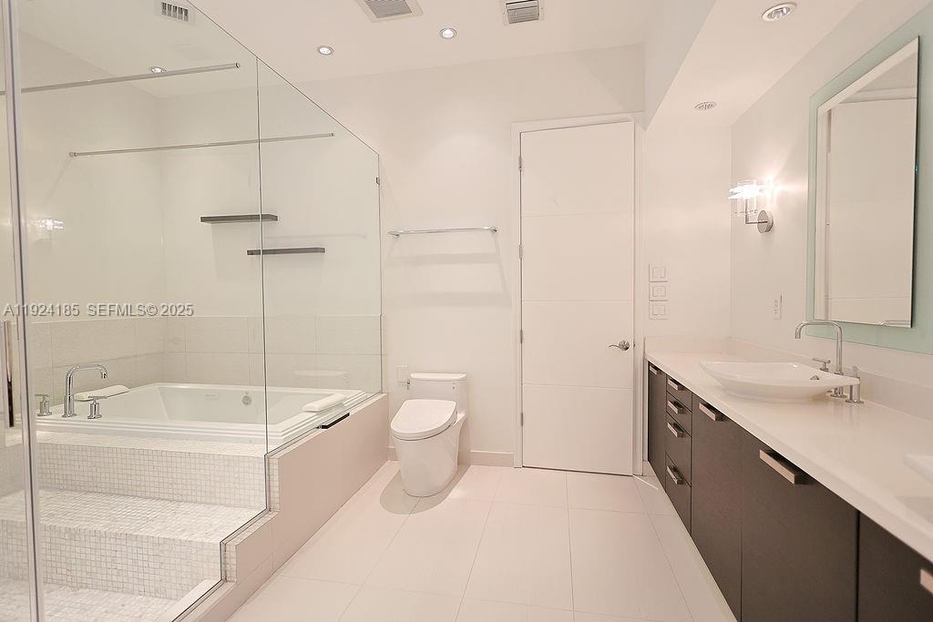 6853 NW 113th Pl Doral, FL 33178