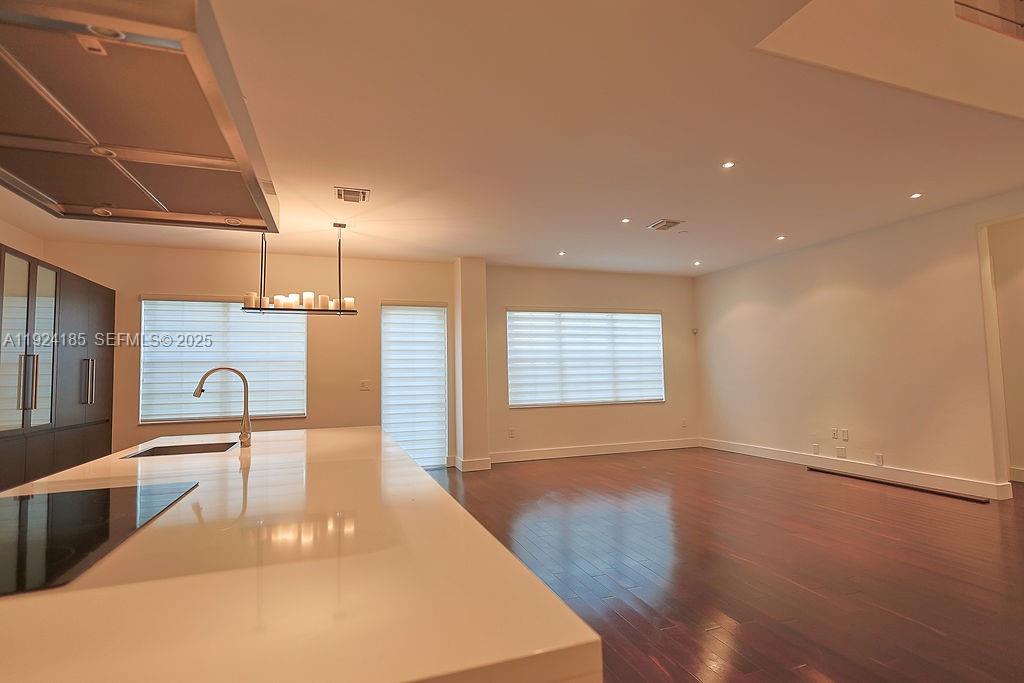 6853 NW 113th Pl Doral, FL 33178