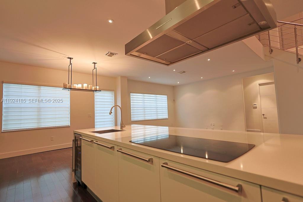 6853 NW 113th Pl Doral, FL 33178