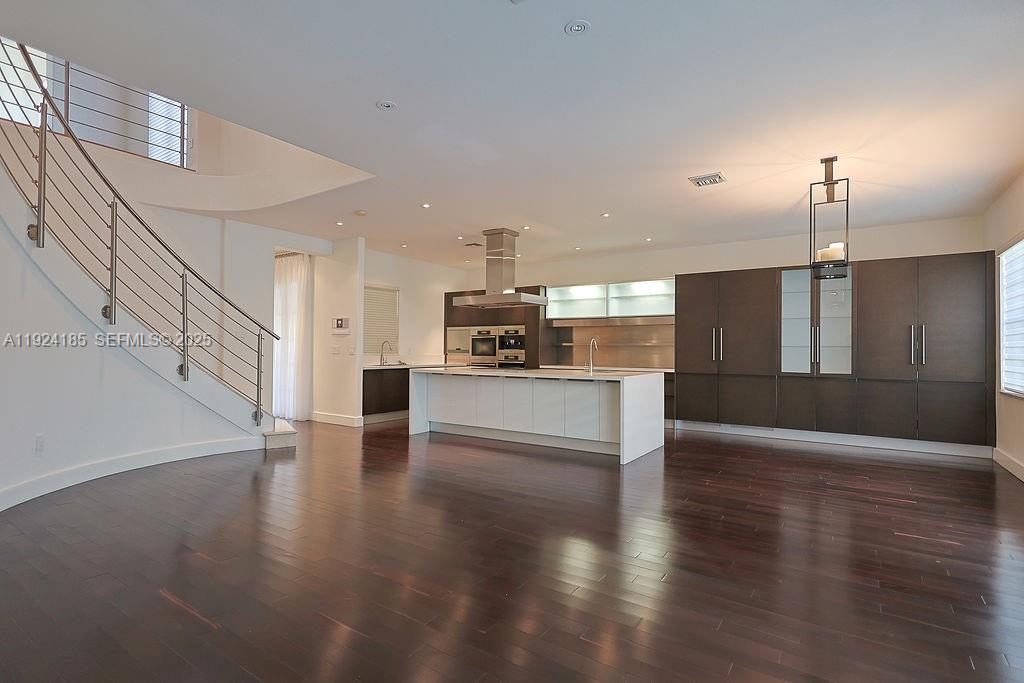 6853 NW 113th Pl Doral, FL 33178